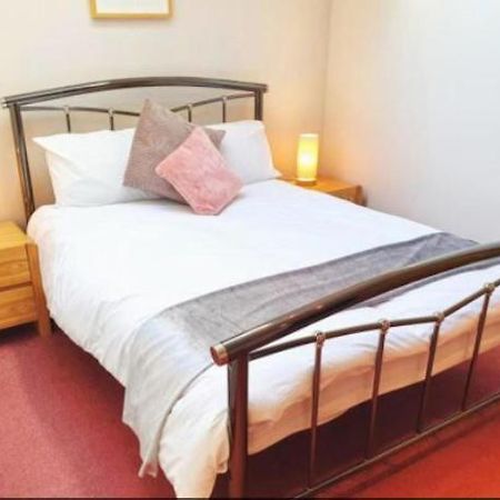 Stratton Cottage Guesthouse Біґґлсуейд Екстер'єр фото A bedroom at the hotel