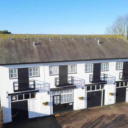 Stratton Cottage Guesthouse Біґґлсуейд Екстер'єр фото The former railway station at Great Malvern