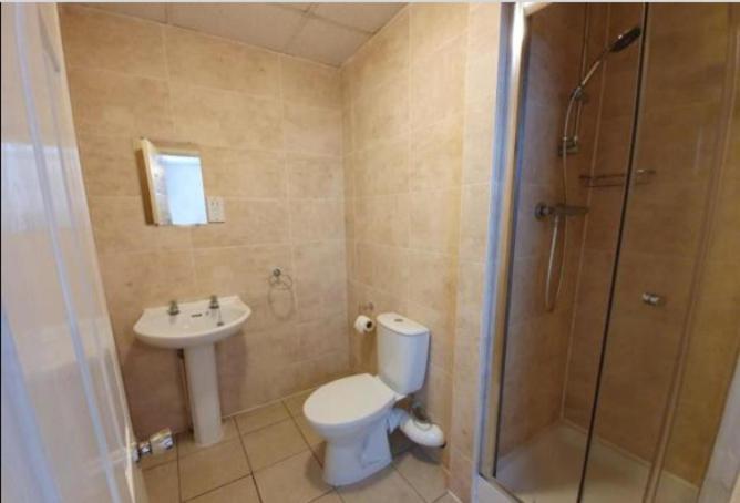Stratton Cottage Guesthouse Біґґлсуейд Екстер'єр фото A wet room